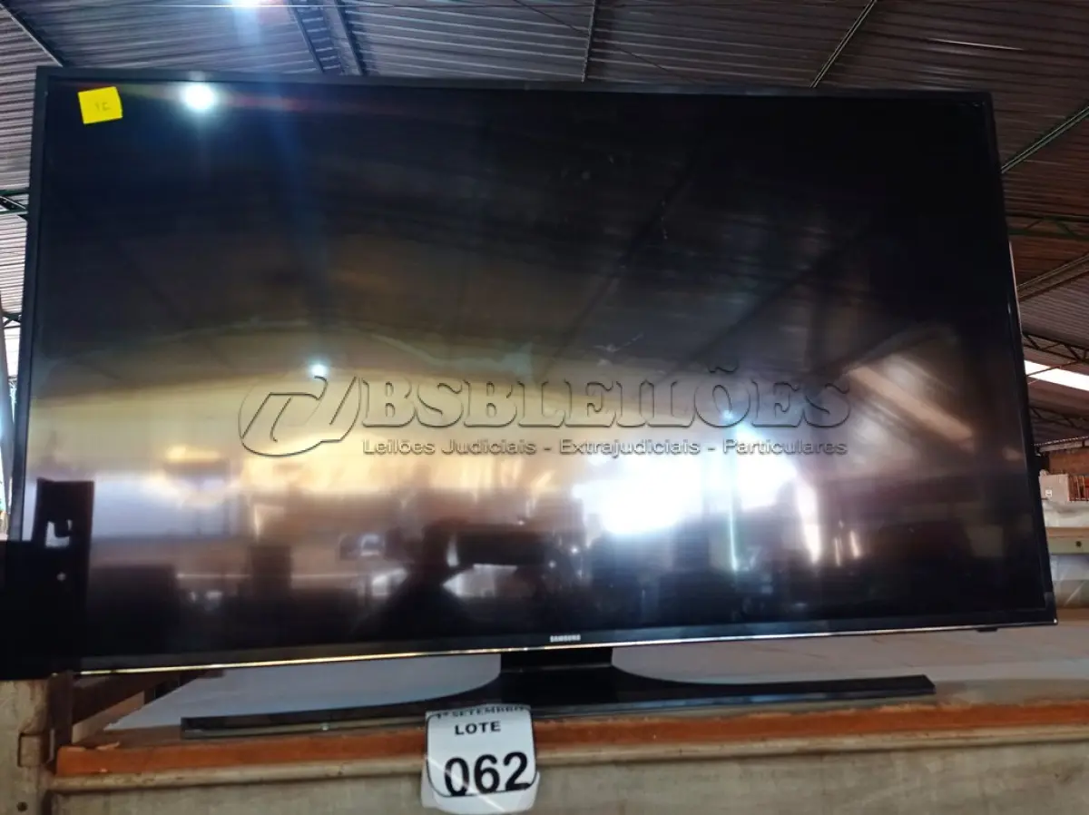 LOTE 062 - 01 TV SAMSUMG 48 POLEGADAS 220V. (NO ESTADO) ATENÇÃO! FAZER A VISITAÇÃO ANTES DE ARREMATAR, NÃO SABEMOS SE FUNCIONA. LEILÃO NÃO TEM GARANTIA E NEM DEVOLUÇÃO, SUJEITO A POSSÍVEIS AVARIAS VISÍVEIS/OCULTAS E/OU AUSÊNCIA DE COMPONENTES.