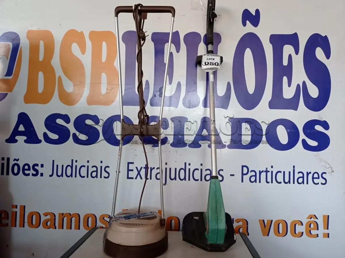 LOTE 050 - 01 ENCERADEIRA ELECTROLUX E 01 CORTADOR DE GRAMA MARCA TRAPP. (NO ESTADO) ATENÇÃO! FAZER A VISITAÇÃO ANTES DE ARREMATAR, NÃO SABEMOS SE FUNCIONA. LEILÃO NÃO TEM GARANTIA E NEM DEVOLUÇÃO, SUJEITO A POSSÍVEIS AVARIAS VISÍVEIS/OCULTAS E/OU AUSÊNCIA DE COMPONENTES.