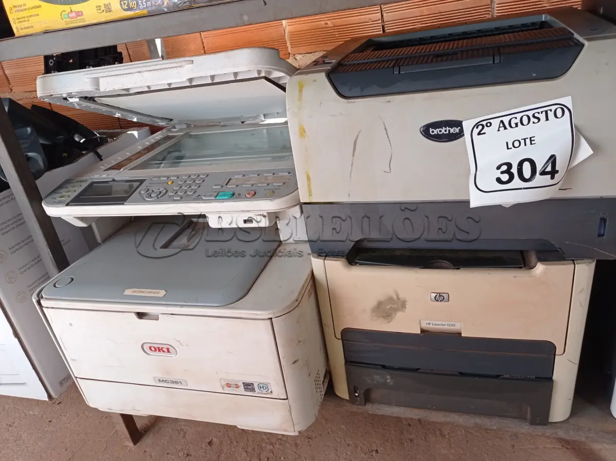 LOTE 304 - 05 IMPRESSORAS DE MARCAS E MODELOS DIVERSOS SENDO UMA OK. (NO ESTADO) ATENÇÃO! FAZER A VISITAÇÃO ANTES DE ARREMATAR, NÃO SABEMOS SE FUNCIONA. LEILÃO NÃO TEM GARANTIA E NEM DEVOLUÇÃO, SUJEITO A POSSÍVEIS AVARIAS VISÍVEIS/OCULTAS E/OU AUSÊNCIA DE COMPONENTES.