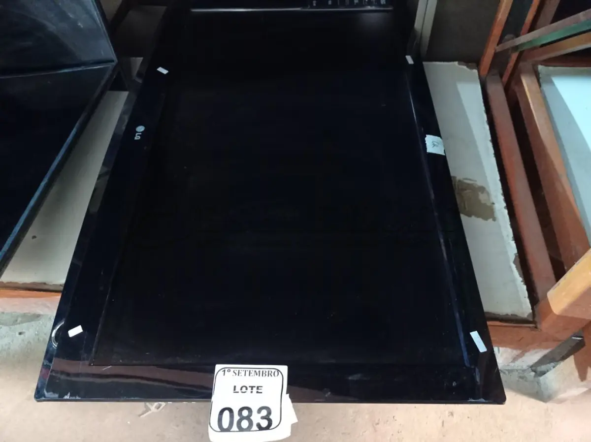 LOTE 083 - 01 TV LG 42” POLEGADAS. (NO ESTADO) ATENÇÃO! FAZER A VISITAÇÃO ANTES DE ARREMATAR, NÃO SABEMOS SE FUNCIONA. LEILÃO NÃO TEM GARANTIA E NEM DEVOLUÇÃO, SUJEITO A POSSÍVEIS AVARIAS VISÍVEIS/OCULTAS E/OU AUSÊNCIA DE COMPONENTES.