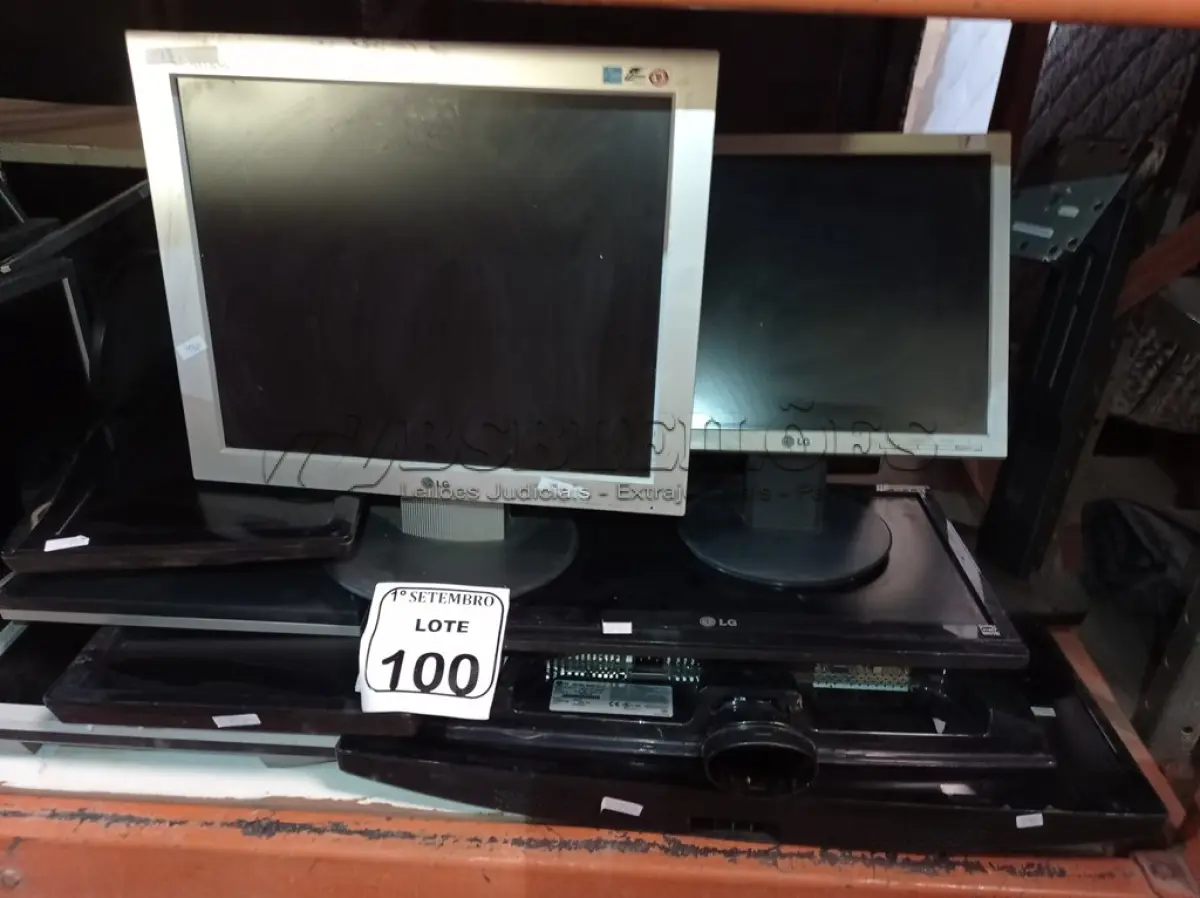 LOTE 100 - 01 LOTE COM APROXIMADAMENTE 19 MONITORES LCD MARCAS E MODELOS DIVERSOS PARA A RETIRADA DE PEÇAS. (NO ESTADO) ATENÇÃO! FAZER A VISITAÇÃO ANTES DE ARREMATAR, NÃO SABEMOS SE FUNCIONA. LEILÃO NÃO TEM GARANTIA E NEM DEVOLUÇÃO, SUJEITO A POSSÍVEIS AVARIAS VISÍVEIS/OCULTAS E/OU AUSÊNCIA DE COMPONENTES.
