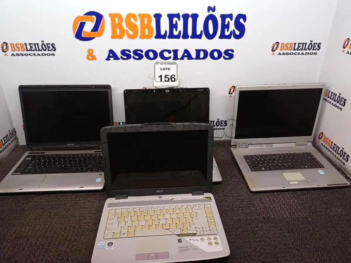 LOTE 156 - 04 NOTEBOOKS MARCAS E MODELOS DIVERSOS. (NO ESTADO) ATENÇÃO! FAZER A VISITAÇÃO ANTES DE ARREMATAR, NÃO SABEMOS SE FUNCIONA. LEILÃO NÃO TEM GARANTIA E NEM DEVOLUÇÃO, SUJEITO A POSSÍVEIS AVARIAS VISÍVEIS/OCULTAS E/OU AUSÊNCIA DE COMPONENTES.