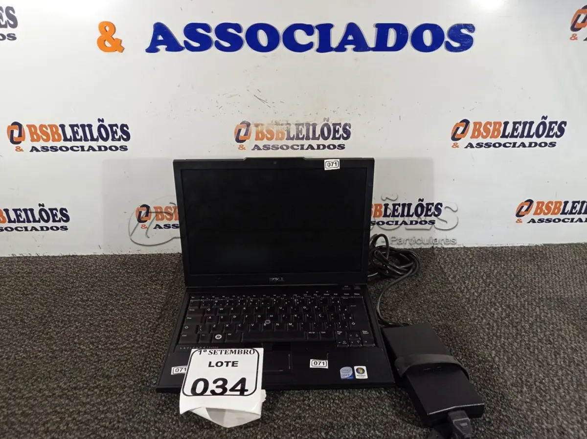 LOTE 034 - 01 NOTEBOOK MARCA DELL COM FONTE. (NO ESTADO) ATENÇÃO! FAZER A VISITAÇÃO ANTES DE ARREMATAR, NÃO SABEMOS SE FUNCIONA. LEILÃO NÃO TEM GARANTIA E NEM DEVOLUÇÃO, SUJEITO A POSSÍVEIS AVARIAS VISÍVEIS/OCULTAS E/OU AUSÊNCIA DE COMPONENTES.