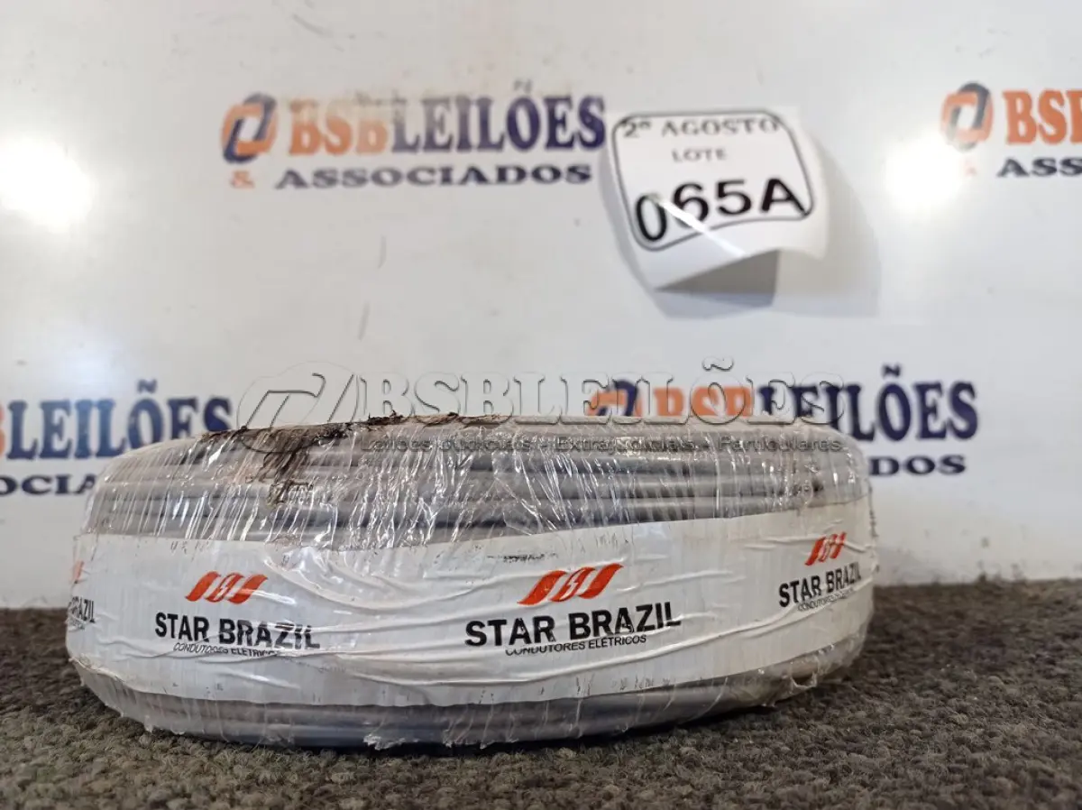 LOTE 065 - 01 ROLO DE FIO FLEXÍVEL 1X4,00MM NA COR CINZA.  (NO ESTADO) ATENÇÃO! FAZER A VISITAÇÃO ANTES DE ARREMATAR, NÃO SABEMOS SE FUNCIONA. LEILÃO NÃO TEM GARANTIA E NEM DEVOLUÇÃO, SUJEITO A POSSÍVEIS AVARIAS VISÍVEIS/OCULTAS E/OU AUSÊNCIA DE COMPONENTES.