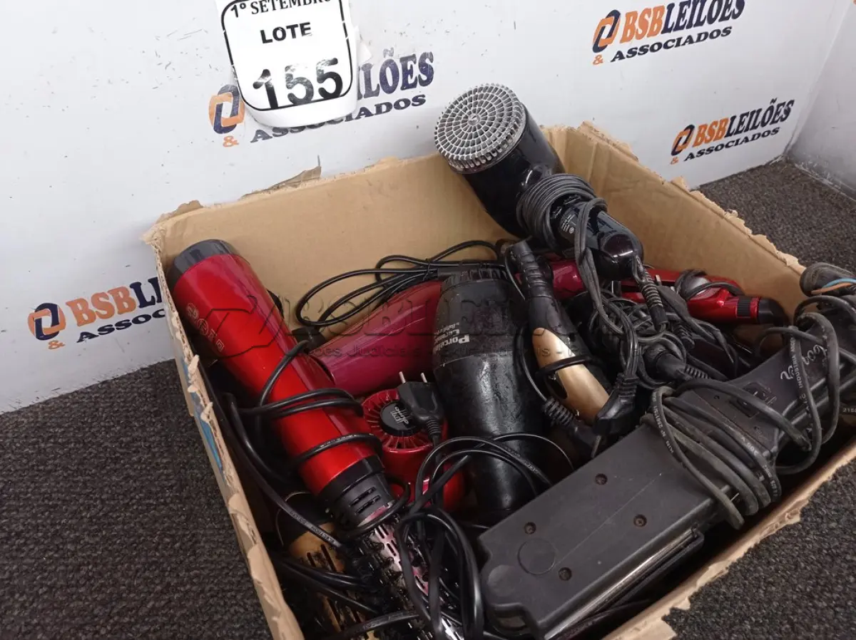 LOTE 155 - 01 LOTE COM DIVERSOS APARELHOS DE BELEZA. (NO ESTADO) ATENÇÃO! FAZER A VISITAÇÃO ANTES DE ARREMATAR, NÃO SABEMOS SE FUNCIONA. LEILÃO NÃO TEM GARANTIA E NEM DEVOLUÇÃO, SUJEITO A POSSÍVEIS AVARIAS VISÍVEIS/OCULTAS E/OU AUSÊNCIA DE COMPONENTES.