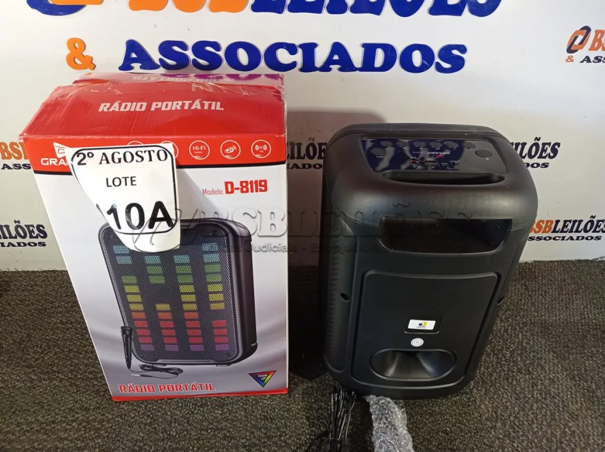 LOTE 110 - 01 RADIO PORTÁTIL RGB COM BLUETOOTH. (NO ESTADO) ATENÇÃO! FAZER A VISITAÇÃO ANTES DE ARREMATAR, NÃO SABEMOS SE FUNCIONA. LEILÃO NÃO TEM GARANTIA E NEM DEVOLUÇÃO, SUJEITO A POSSÍVEIS AVARIAS VISÍVEIS/OCULTAS E/OU AUSÊNCIA DE COMPONENTES.