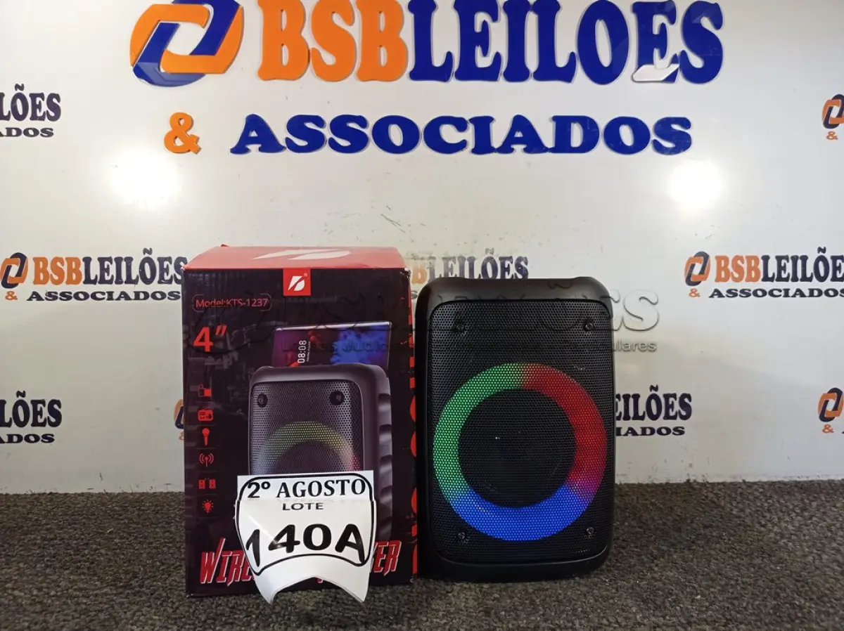 LOTE 140 - 01 CAIXA DE SOM BLUETOOTH 4”. (NO ESTADO) ATENÇÃO! FAZER A VISITAÇÃO ANTES DE ARREMATAR, NÃO SABEMOS SE FUNCIONA. LEILÃO NÃO TEM GARANTIA E NEM DEVOLUÇÃO, SUJEITO A POSSÍVEIS AVARIAS VISÍVEIS/OCULTAS E/OU AUSÊNCIA DE COMPONENTES.