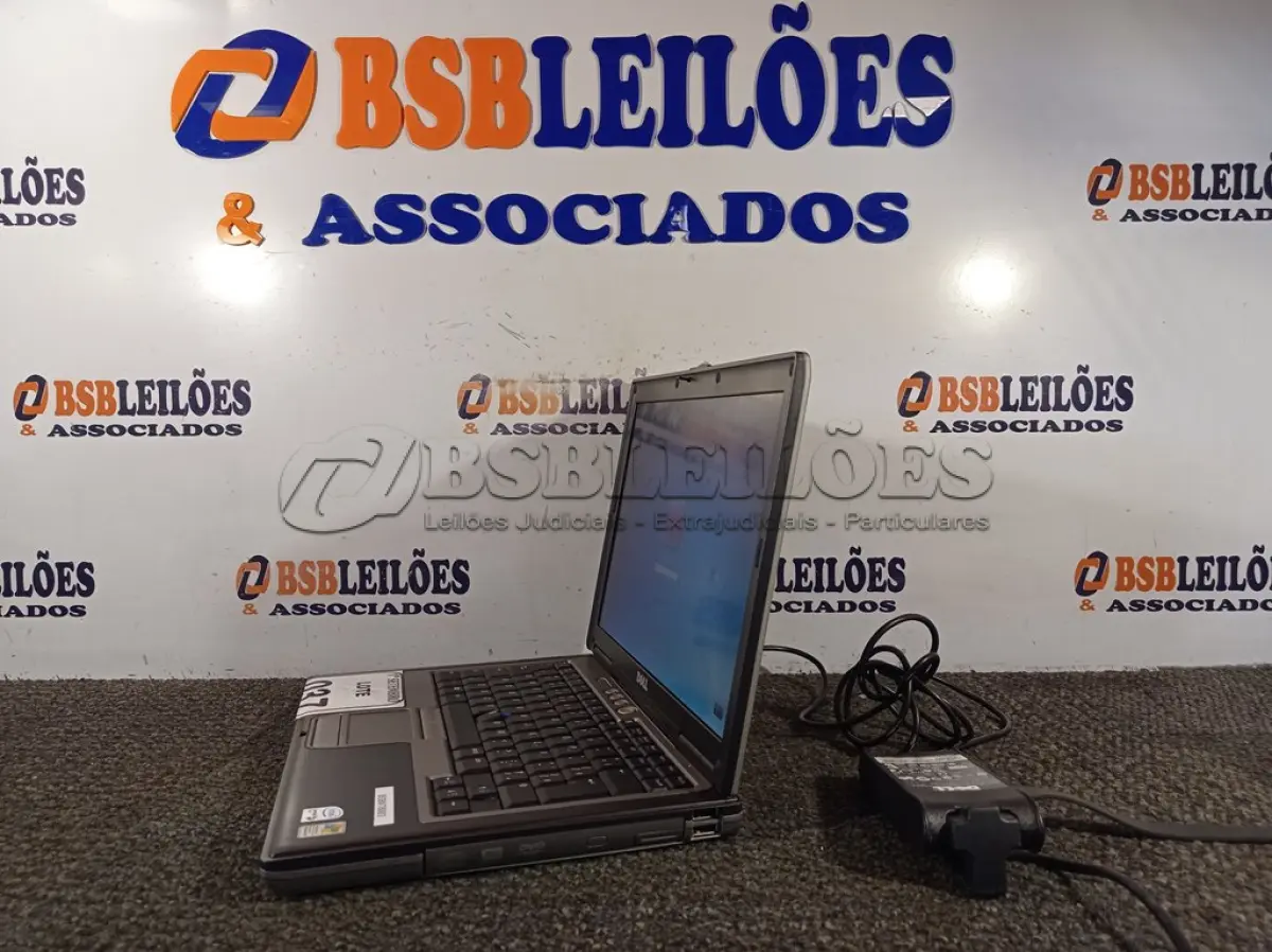 LOTE 037 - 01 NOTEBOOK MARCA DELL COM FONTE. (NO ESTADO) ATENÇÃO! FAZER A VISITAÇÃO ANTES DE ARREMATAR, NÃO SABEMOS SE FUNCIONA. LEILÃO NÃO TEM GARANTIA E NEM DEVOLUÇÃO, SUJEITO A POSSÍVEIS AVARIAS VISÍVEIS/OCULTAS E/OU AUSÊNCIA DE COMPONENTES.