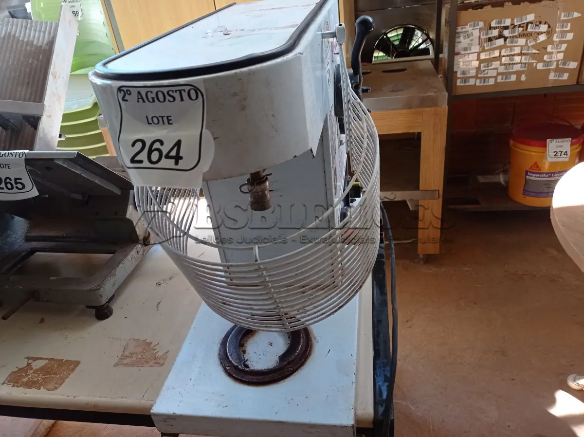 LOTE 264 - 01 BATEDEIRA DE MASSAS INCOMPLETA SEMI INDUSTRIAL MARCA GASTROMAQ MODELO BP12. (NO ESTADO) ATENÇÃO! FAZER A VISITAÇÃO ANTES DE ARREMATAR, NÃO SABEMOS SE FUNCIONA. LEILÃO NÃO TEM GARANTIA E NEM DEVOLUÇÃO, SUJEITO A POSSÍVEIS AVARIAS VISÍVEIS/OCULTAS E/OU AUSÊNCIA DE COMPONENTES.