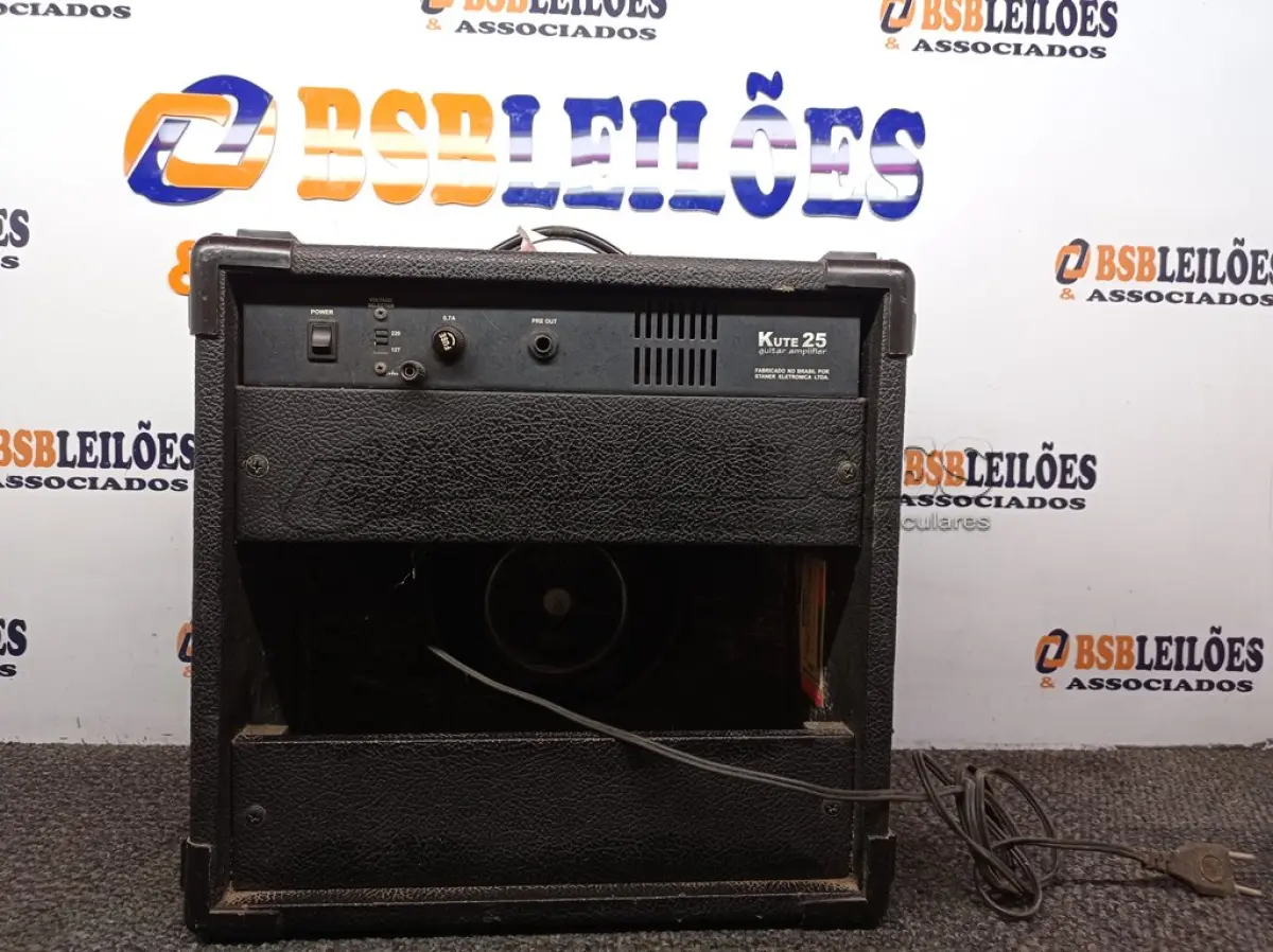 LOTE 052 - 01 CAIXA DE SOM AMPLIFICADA MARCA STANER MODELO KUTE 25 220V. (NO ESTADO) ATENÇÃO! FAZER A VISITAÇÃO ANTES DE ARREMATAR, NÃO SABEMOS SE FUNCIONA. LEILÃO NÃO TEM GARANTIA E NEM DEVOLUÇÃO, SUJEITO A POSSÍVEIS AVARIAS VISÍVEIS/OCULTAS E/OU AUSÊNCIA DE COMPONENTES.