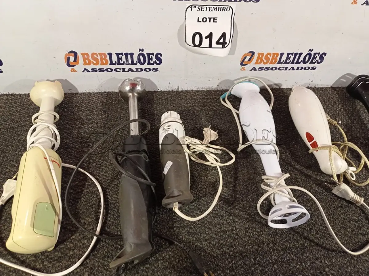 LOTE 014 - 06 MIXERS INCOMPLETOS DE MARCAS E MODELOS DIVERSOS COM AVARIAS. (NO ESTADO) ATENÇÃO! FAZER A VISITAÇÃO ANTES DE ARREMATAR, NÃO SABEMOS SE FUNCIONA. LEILÃO NÃO TEM GARANTIA E NEM DEVOLUÇÃO, SUJEITO A POSSÍVEIS AVARIAS VISÍVEIS/OCULTAS E/OU AUSÊNCIA DE COMPONENTES.