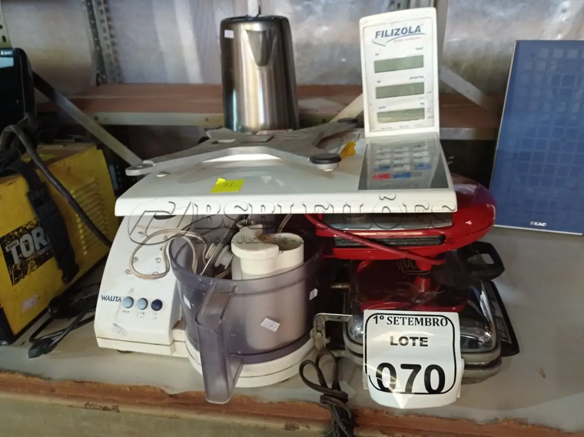 LOTE 070 - 01 LOTE COM DIVERSOS APARELHOS DOMÉSTICOS MARCAS E MODELOS DIVERSOS, 01 BALANÇA FILIZOLA COM AVARIAS. (NO ESTADO) ATENÇÃO! FAZER A VISITAÇÃO ANTES DE ARREMATAR, NÃO SABEMOS SE FUNCIONA. LEILÃO NÃO TEM GARANTIA E NEM DEVOLUÇÃO, SUJEITO A POSSÍVEIS AVARIAS VISÍVEIS/OCULTAS E/OU AUSÊNCIA DE COMPONENTES.
