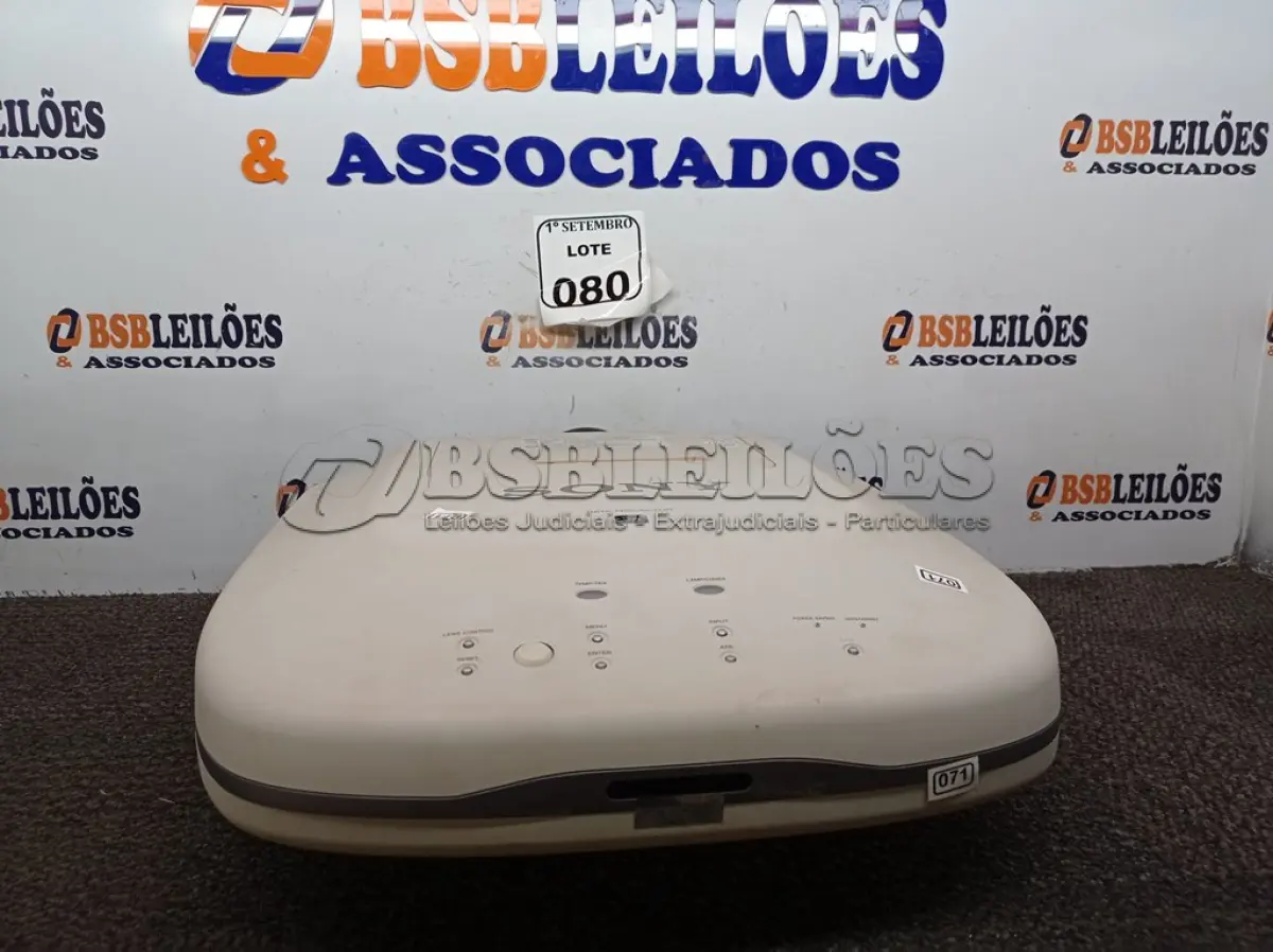 LOTE 080 - 01 PROJETOR MULTIMÍDIA MARCA SONY MODELO VPL- FX52. (NO ESTADO) ATENÇÃO! FAZER A VISITAÇÃO ANTES DE ARREMATAR, NÃO SABEMOS SE FUNCIONA. LEILÃO NÃO TEM GARANTIA E NEM DEVOLUÇÃO, SUJEITO A POSSÍVEIS AVARIAS VISÍVEIS/OCULTAS E/OU AUSÊNCIA DE COMPONENTES.