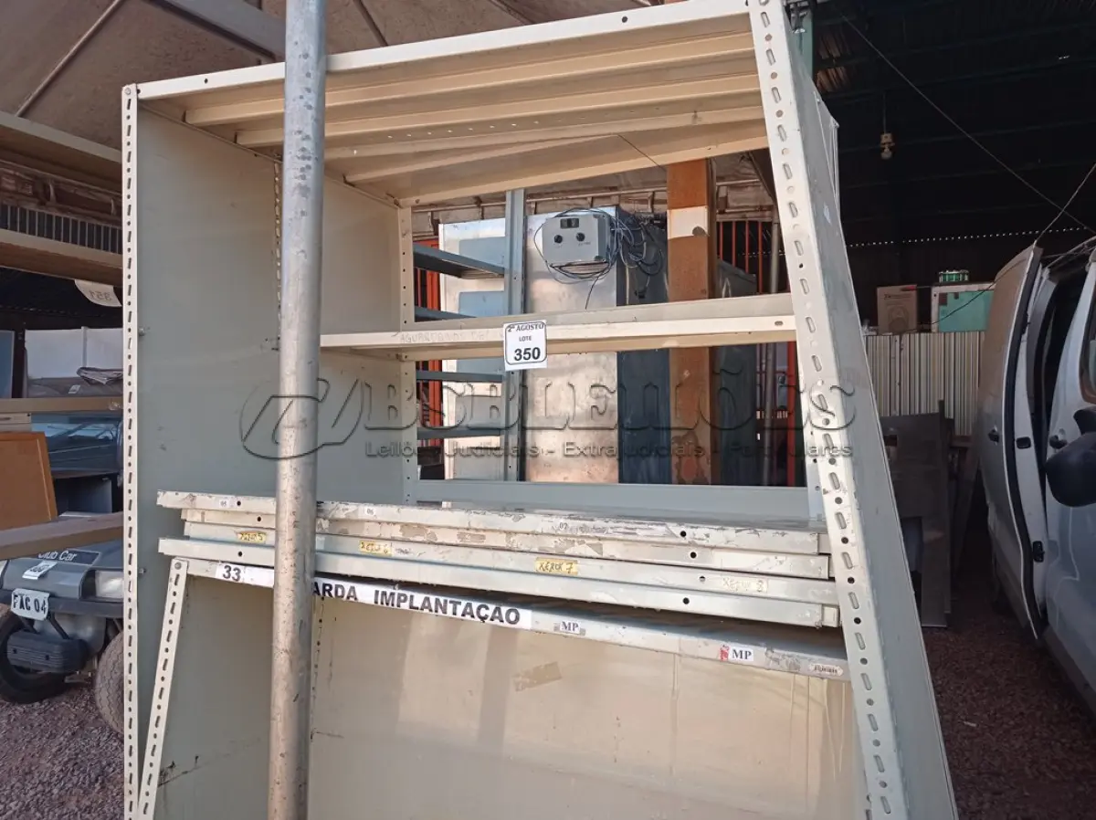 LOTE 350 - 02 ESTANTES EM FERRO COM PRATELEIRAS. (NO ESTADO) ATENÇÃO! FAZER A VISITAÇÃO ANTES DE ARREMATAR, NÃO SABEMOS SE FUNCIONA. LEILÃO NÃO TEM GARANTIA E NEM DEVOLUÇÃO, SUJEITO A POSSÍVEIS AVARIAS VISÍVEIS/OCULTAS E/OU AUSÊNCIA DE COMPONENTES.