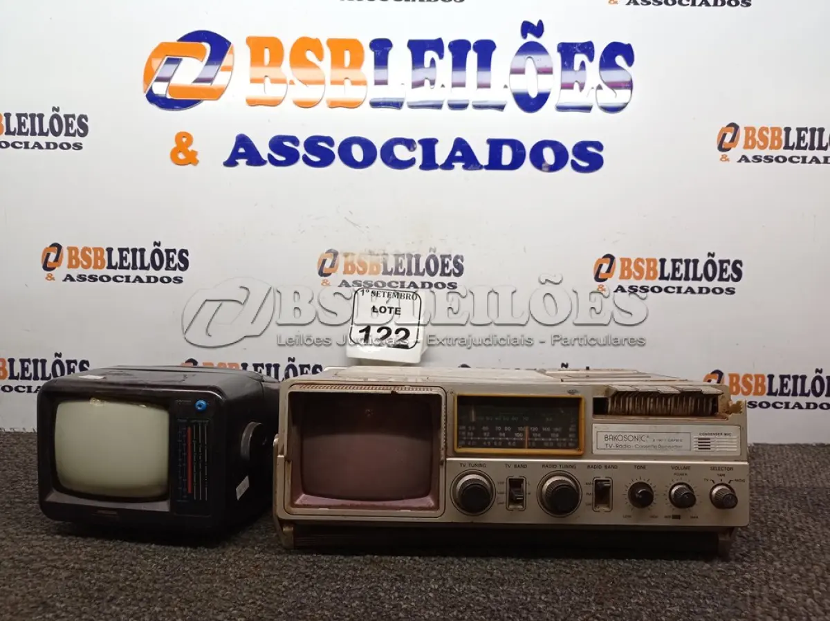 LOTE 122 - 01 TV/RÁDIO PRECISION E 01 TV/RÁDIO/CASSETE BAKOSONIC. (NO ESTADO) ATENÇÃO! FAZER A VISITAÇÃO ANTES DE ARREMATAR, NÃO SABEMOS SE FUNCIONA. LEILÃO NÃO TEM GARANTIA E NEM DEVOLUÇÃO, SUJEITO A POSSÍVEIS AVARIAS VISÍVEIS/OCULTAS E/OU AUSÊNCIA DE COMPONENTES.