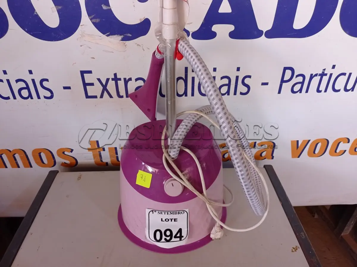 LOTE 094 - 01 FERRO DE PASSAR ROUPAS A VAPOR MARCA PHILIPS. (NO ESTADO) ATENÇÃO! FAZER A VISITAÇÃO ANTES DE ARREMATAR, NÃO SABEMOS SE FUNCIONA. LEILÃO NÃO TEM GARANTIA E NEM DEVOLUÇÃO, SUJEITO A POSSÍVEIS AVARIAS VISÍVEIS/OCULTAS E/OU AUSÊNCIA DE COMPONENTES.