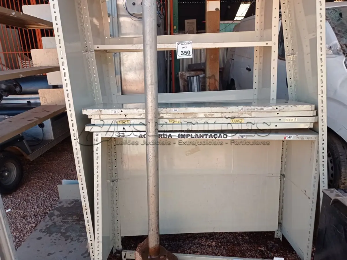 LOTE 350 - 02 ESTANTES EM FERRO COM PRATELEIRAS. (NO ESTADO) ATENÇÃO! FAZER A VISITAÇÃO ANTES DE ARREMATAR, NÃO SABEMOS SE FUNCIONA. LEILÃO NÃO TEM GARANTIA E NEM DEVOLUÇÃO, SUJEITO A POSSÍVEIS AVARIAS VISÍVEIS/OCULTAS E/OU AUSÊNCIA DE COMPONENTES.