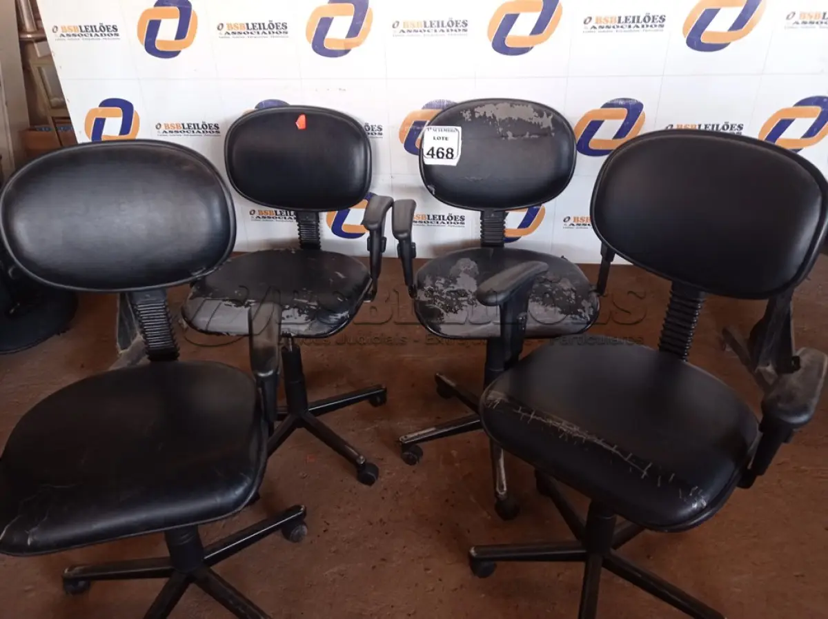 LOTE 468 - 04 CADEIRAS PARA ESCRITÓRIO BASE GIRATÓRIA. (NO ESTADO) ATENÇÃO! FAZER A VISITAÇÃO ANTES DE ARREMATAR, NÃO SABEMOS SE FUNCIONA. LEILÃO NÃO TEM GARANTIA E NEM DEVOLUÇÃO, SUJEITO A POSSÍVEIS AVARIAS VISÍVEIS/OCULTAS E/OU AUSÊNCIA DE COMPONENTES.