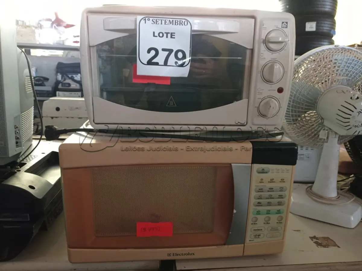 LOTE 279 - 03 MICROONDAS MARCAS E MODELOS DIVERSOS E 01 MINI FORNO ELÉTRICO. (NO ESTADO) ATENÇÃO! FAZER A VISITAÇÃO ANTES DE ARREMATAR, NÃO SABEMOS SE FUNCIONA. LEILÃO NÃO TEM GARANTIA E NEM DEVOLUÇÃO, SUJEITO A POSSÍVEIS AVARIAS VISÍVEIS/OCULTAS E/OU AUSÊNCIA DE COMPONENTES.