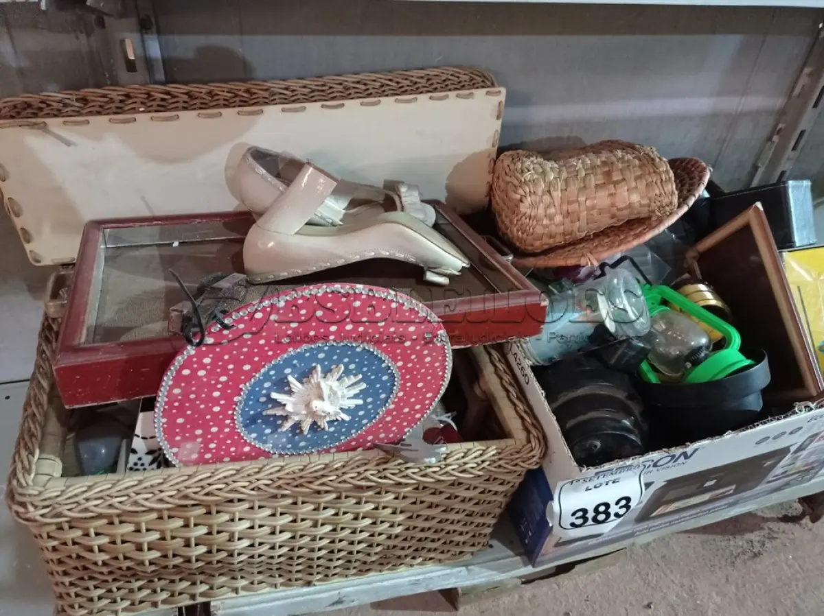 LOTE 383 - 01 LOTE COM MATERIAIS DIVERSOS. (NO ESTADO) ATENÇÃO! FAZER A VISITAÇÃO ANTES DE ARREMATAR, NÃO SABEMOS SE FUNCIONA. LEILÃO NÃO TEM GARANTIA E NEM DEVOLUÇÃO, SUJEITO A POSSÍVEIS AVARIAS VISÍVEIS/OCULTAS E/OU AUSÊNCIA DE COMPONENTES.