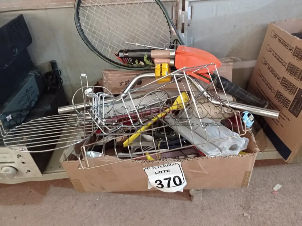 LOTE 370 - 01 LOTE COM UTENSÍLIOS DIVERSOS PARA COZINHA E MATÉRIAS. (NO ESTADO) ATENÇÃO! FAZER A VISITAÇÃO ANTES DE ARREMATAR, NÃO SABEMOS SE FUNCIONA. LEILÃO NÃO TEM GARANTIA E NEM DEVOLUÇÃO, SUJEITO A POSSÍVEIS AVARIAS VISÍVEIS/OCULTAS E/OU AUSÊNCIA DE COMPONENTES.