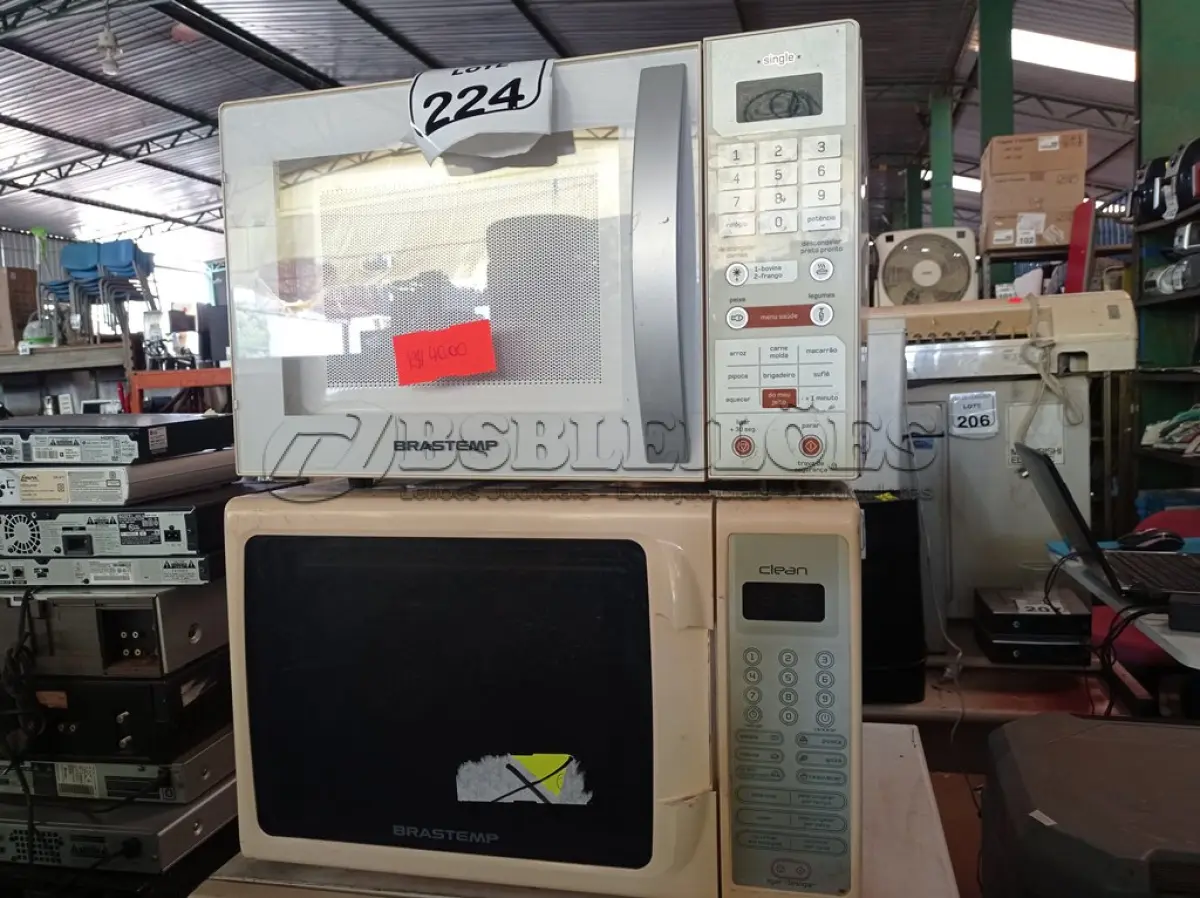 LOTE 224 - 03 MICRO-ONDAS SENDO 01 COM PRATO, MARCAS E MODELOS DIVERSOS. (NO ESTADO) ATENÇÃO! FAZER A VISITAÇÃO ANTES DE ARREMATAR, NÃO SABEMOS SE FUNCIONA. LEILÃO NÃO TEM GARANTIA E NEM DEVOLUÇÃO, SUJEITO A POSSÍVEIS AVARIAS VISÍVEIS/OCULTAS E/OU AUSÊNCIA DE COMPONENTES.