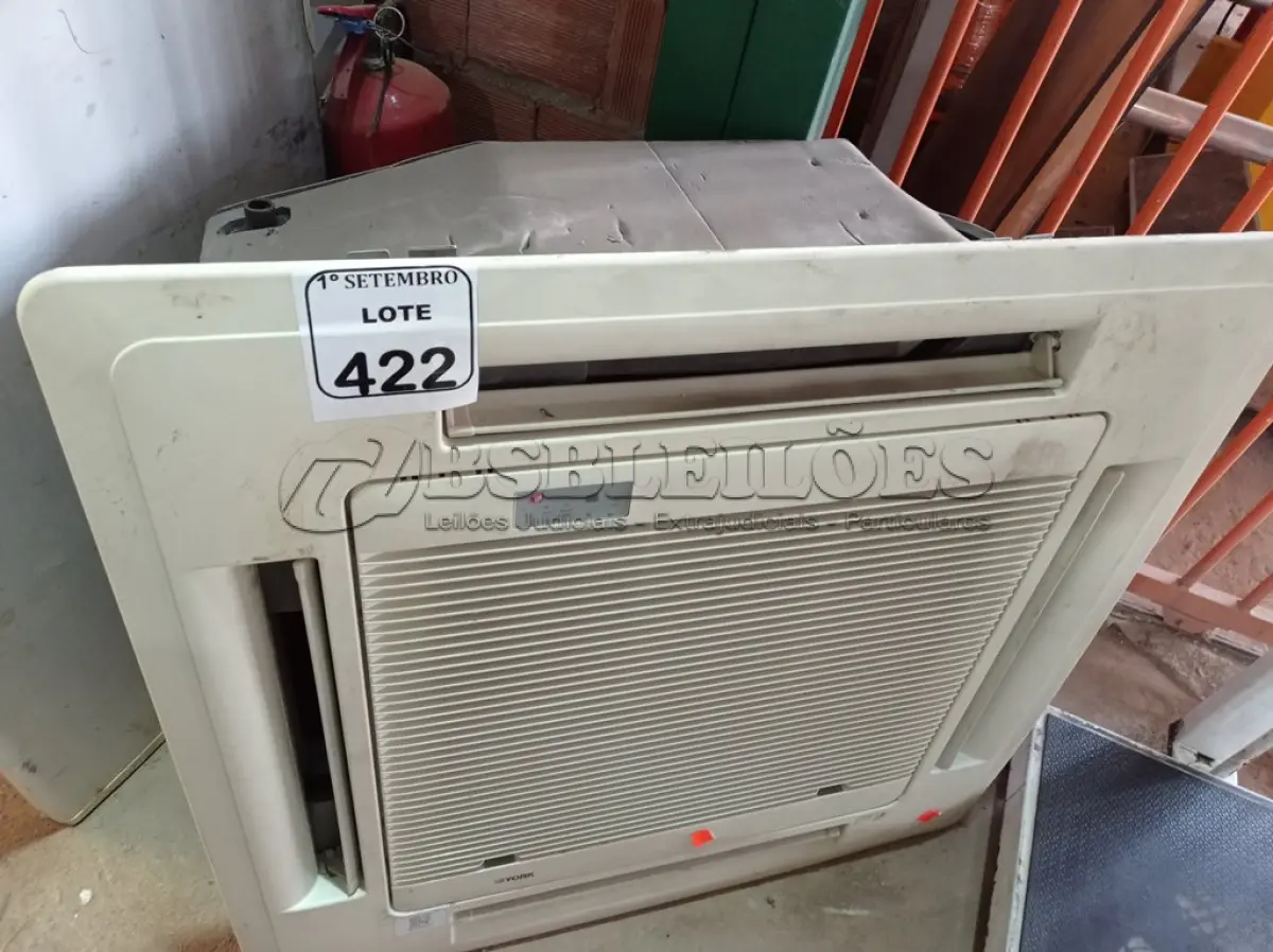 LOTE 422 - 01 EVAPORADORA DE TETO K7 MARCA YORK. (NO ESTADO) ATENÇÃO! FAZER A VISITAÇÃO ANTES DE ARREMATAR, NÃO SABEMOS SE FUNCIONA. LEILÃO NÃO TEM GARANTIA E NEM DEVOLUÇÃO, SUJEITO A POSSÍVEIS AVARIAS VISÍVEIS/OCULTAS E/OU AUSÊNCIA DE COMPONENTES.
