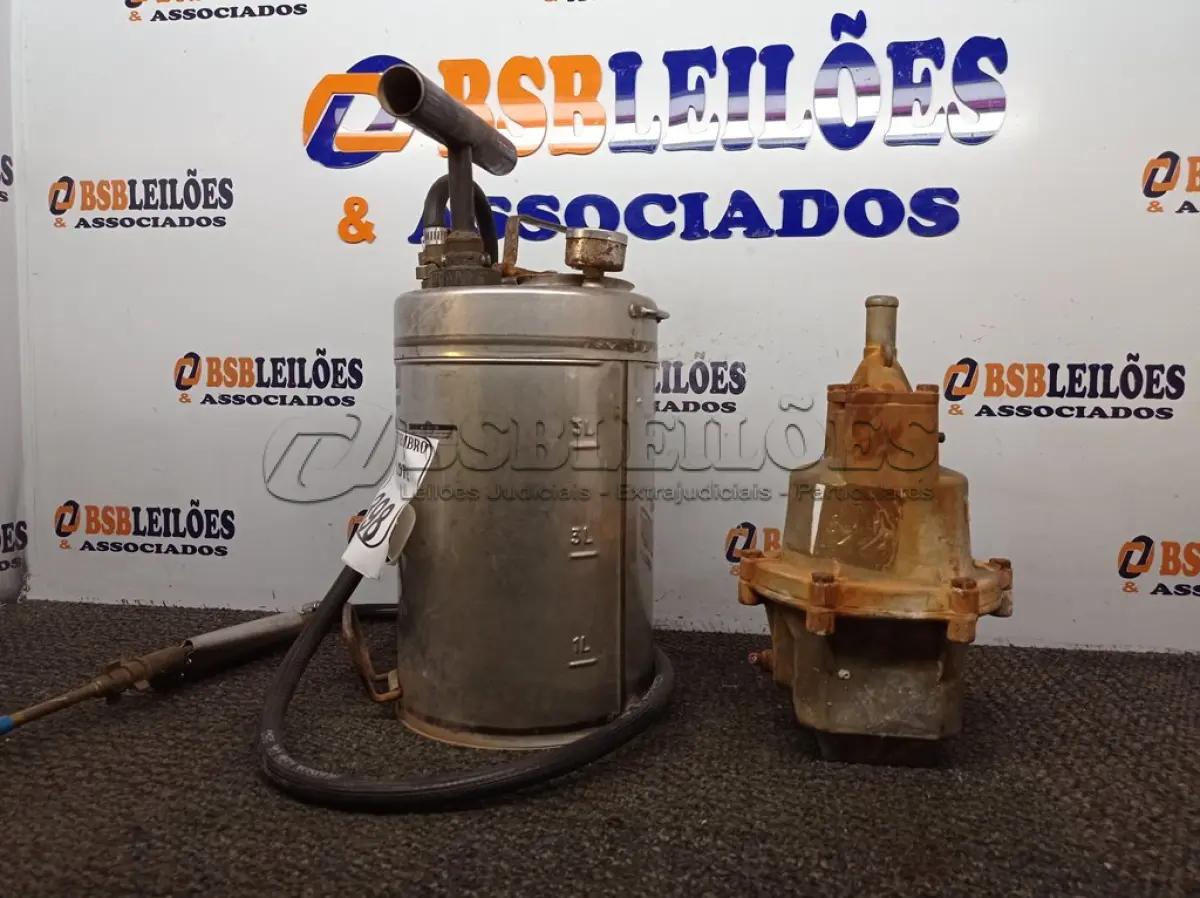 LOTE 398 - 01 BOMBA PARA CISTERNA E 01 BOMBA DE PULVERIZAÇÃO. (NO ESTADO) ATENÇÃO! FAZER A VISITAÇÃO ANTES DE ARREMATAR, NÃO SABEMOS SE FUNCIONA. LEILÃO NÃO TEM GARANTIA E NEM DEVOLUÇÃO, SUJEITO A POSSÍVEIS AVARIAS VISÍVEIS/OCULTAS E/OU AUSÊNCIA DE COMPONENTES.