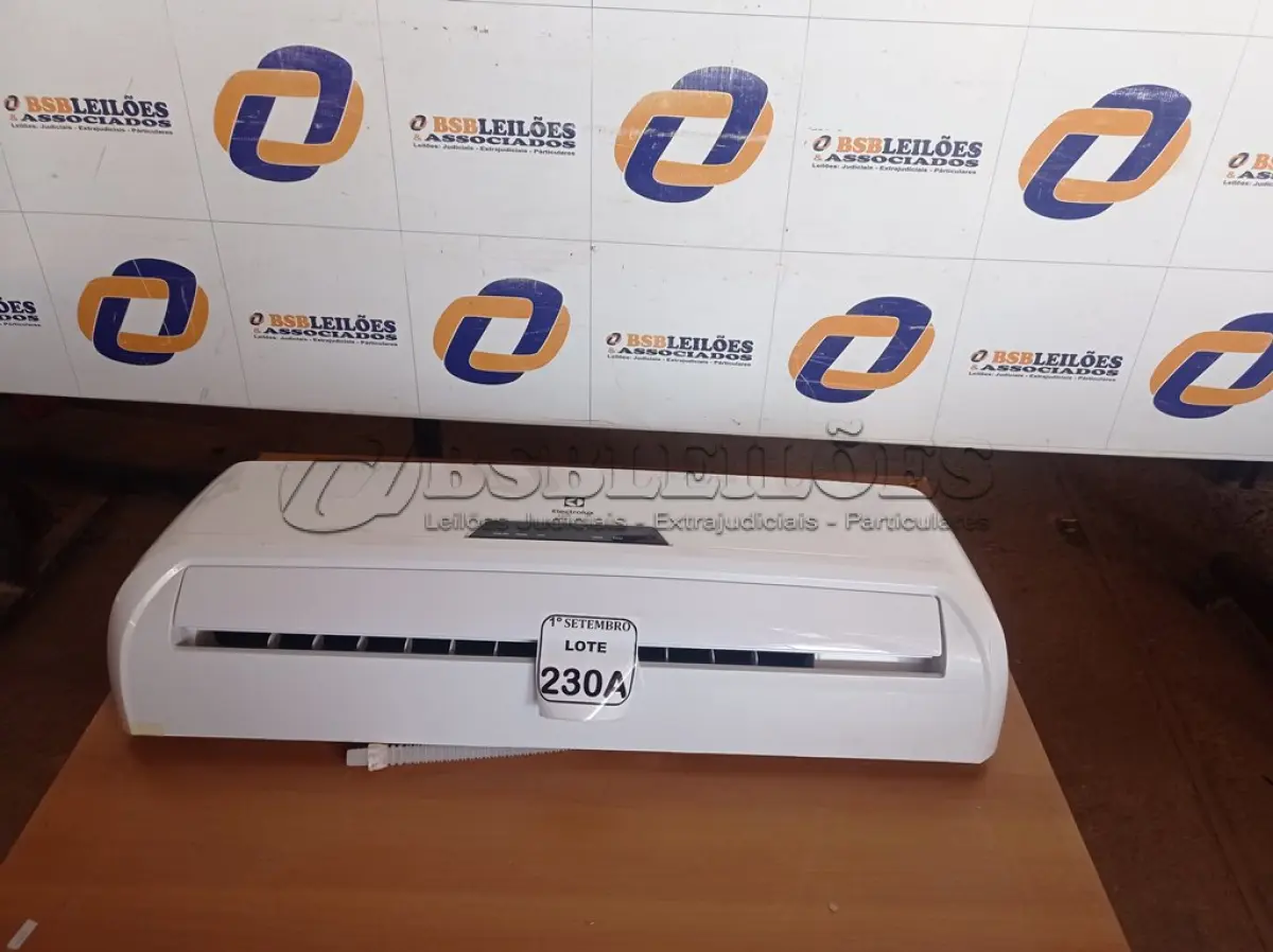 LOTE 230 - 01 VAPORIZADORA MARCA ELECTROLUX. (NO ESTADO) ATENÇÃO! FAZER A VISITAÇÃO ANTES DE ARREMATAR, NÃO SABEMOS SE FUNCIONA. LEILÃO NÃO TEM GARANTIA E NEM DEVOLUÇÃO, SUJEITO A POSSÍVEIS AVARIAS VISÍVEIS/OCULTAS E/OU AUSÊNCIA DE COMPONENTES.