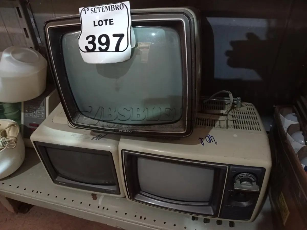 LOTE 397 - 03 TVS DE TUBO ANTIGA. (NO ESTADO) ATENÇÃO! FAZER A VISITAÇÃO ANTES DE ARREMATAR, NÃO SABEMOS SE FUNCIONA. LEILÃO NÃO TEM GARANTIA E NEM DEVOLUÇÃO, SUJEITO A POSSÍVEIS AVARIAS VISÍVEIS/OCULTAS E/OU AUSÊNCIA DE COMPONENTES.