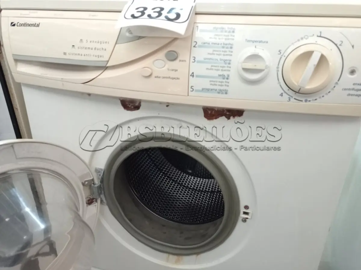 LOTE 335 - 01 MÁQUINA DE LAVAR CONTINENTAL. (NO ESTADO) ATENÇÃO! FAZER A VISITAÇÃO ANTES DE ARREMATAR, NÃO SABEMOS SE FUNCIONA. LEILÃO NÃO TEM GARANTIA E NEM DEVOLUÇÃO, SUJEITO A POSSÍVEIS AVARIAS VISÍVEIS/OCULTAS E/OU AUSÊNCIA DE COMPONENTES.