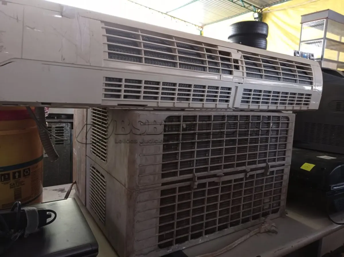 LOTE 283 - 01 APARELHO DE AR CONDICIONADO MARCA CARRIER E 01 EVAPORADORA MARCA MITSUBISH PARA A RETIRADA DE PEÇAS. (NO ESTADO) ATENÇÃO! FAZER A VISITAÇÃO ANTES DE ARREMATAR, NÃO SABEMOS SE FUNCIONA. LEILÃO NÃO TEM GARANTIA E NEM DEVOLUÇÃO, SUJEITO A POSSÍVEIS AVARIAS VISÍVEIS/OCULTAS E/OU AUSÊNCIA DE COMPONENTES.