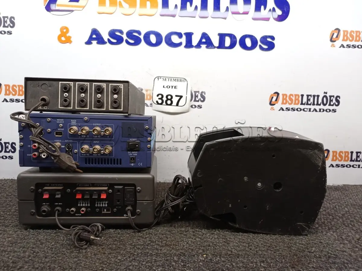 LOTE 387 - 01 RELÓGIO DE PONTO, 03 APARELHOS ELETRÔNICOS E MARCAS E MODELOS DIVERSOS. (NO ESTADO) ATENÇÃO! FAZER A VISITAÇÃO ANTES DE ARREMATAR, NÃO SABEMOS SE FUNCIONA. LEILÃO NÃO TEM GARANTIA E NEM DEVOLUÇÃO, SUJEITO A POSSÍVEIS AVARIAS VISÍVEIS/OCULTAS E/OU AUSÊNCIA DE COMPONENTES.