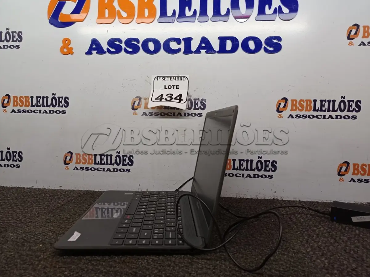 LOTE 434 - 01 NOTE BOOK MARCA COMPAC COM FONTE. (NO ESTADO) ATENÇÃO! FAZER A VISITAÇÃO ANTES DE ARREMATAR, NÃO SABEMOS SE FUNCIONA. LEILÃO NÃO TEM GARANTIA E NEM DEVOLUÇÃO, SUJEITO A POSSÍVEIS AVARIAS VISÍVEIS/OCULTAS E/OU AUSÊNCIA DE COMPONENTES.