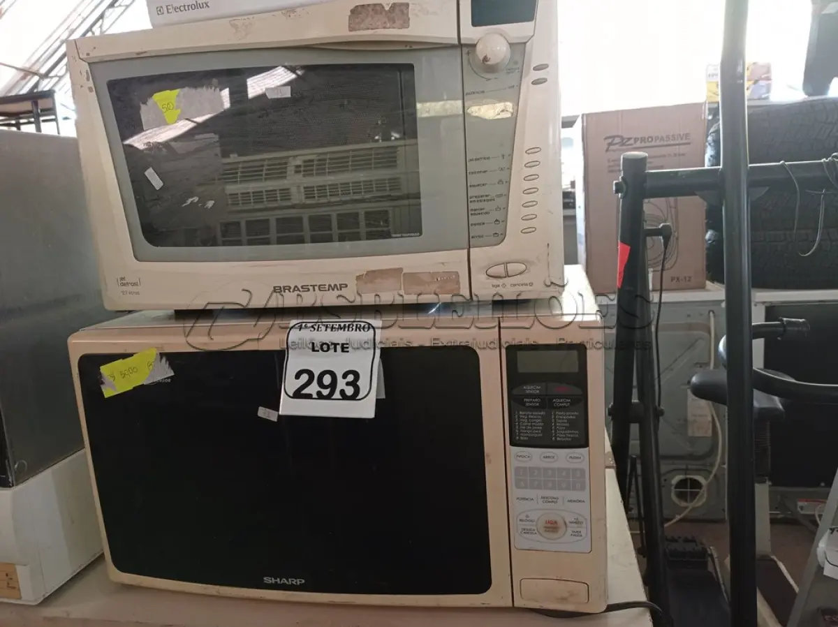 LOTE 293 - 03 MICROONDAS MARCAS E MODELOS DIVERSOS. (NO ESTADO) ATENÇÃO! FAZER A VISITAÇÃO ANTES DE ARREMATAR, NÃO SABEMOS SE FUNCIONA. LEILÃO NÃO TEM GARANTIA E NEM DEVOLUÇÃO, SUJEITO A POSSÍVEIS AVARIAS VISÍVEIS/OCULTAS E/OU AUSÊNCIA DE COMPONENTES.