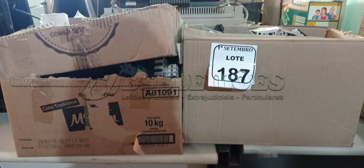 LOTE 187 - 01 LOTE COM GRANDE QUANTIDADE DE INTERRUPTORES. (NO ESTADO) ATENÇÃO! FAZER A VISITAÇÃO ANTES DE ARREMATAR, NÃO SABEMOS SE FUNCIONA. LEILÃO NÃO TEM GARANTIA E NEM DEVOLUÇÃO, SUJEITO A POSSÍVEIS AVARIAS VISÍVEIS/OCULTAS E/OU AUSÊNCIA DE COMPONENTES.