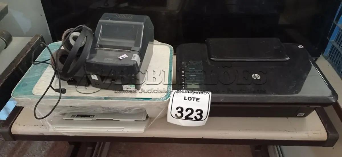 LOTE 323 - 02 IMPRESSORAS MARCA HP E 01 IMPRESSORA DE ETIQUETA. (NO ESTADO) ATENÇÃO! FAZER A VISITAÇÃO ANTES DE ARREMATAR, NÃO SABEMOS SE FUNCIONA. LEILÃO NÃO TEM GARANTIA E NEM DEVOLUÇÃO, SUJEITO A POSSÍVEIS AVARIAS VISÍVEIS/OCULTAS E/OU AUSÊNCIA DE COMPONENTES.