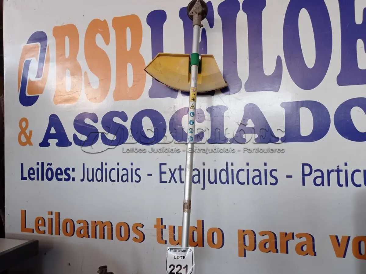 LOTE 221 - 01 ROÇADEIRA A GASOLINA MARCA GARTHEN MOD: CG420. (NO ESTADO) ATENÇÃO! FAZER A VISITAÇÃO ANTES DE ARREMATAR, NÃO SABEMOS SE FUNCIONA. LEILÃO NÃO TEM GARANTIA E NEM DEVOLUÇÃO, SUJEITO A POSSÍVEIS AVARIAS VISÍVEIS/OCULTAS E/OU AUSÊNCIA DE COMPONENTES.