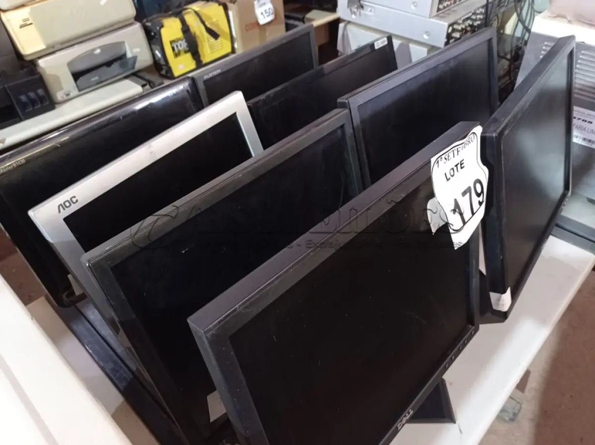 LOTE 179 - 08 MONITORES LCD MARCAS E MODELOS DIVERSOS PARA A RETIRADA DE PEÇAS. (NO ESTADO) ATENÇÃO! FAZER A VISITAÇÃO ANTES DE ARREMATAR, NÃO SABEMOS SE FUNCIONA. LEILÃO NÃO TEM GARANTIA E NEM DEVOLUÇÃO, SUJEITO A POSSÍVEIS AVARIAS VISÍVEIS/OCULTAS E/OU AUSÊNCIA DE COMPONENTES.