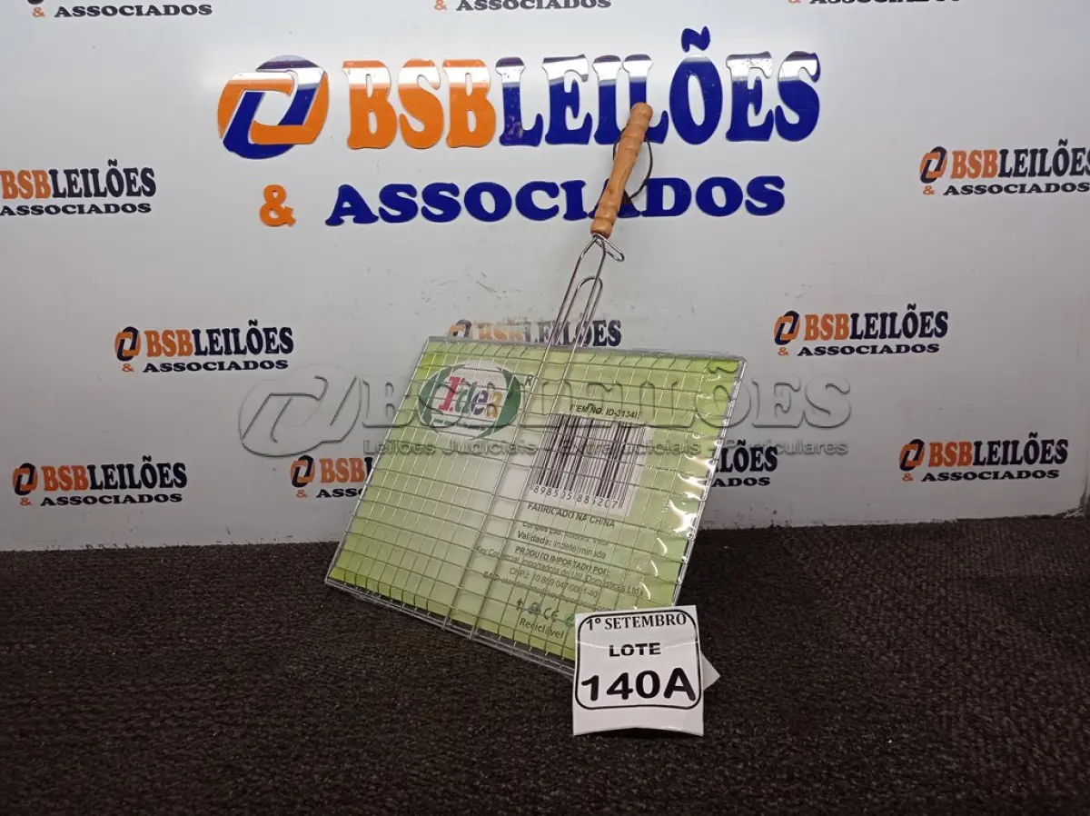 LOTE 140 - 01 GRELHA PARA CHURRASCO. (NO ESTADO) ATENÇÃO! FAZER A VISITAÇÃO ANTES DE ARREMATAR, NÃO SABEMOS SE FUNCIONA. LEILÃO NÃO TEM GARANTIA E NEM DEVOLUÇÃO, SUJEITO A POSSÍVEIS AVARIAS VISÍVEIS/OCULTAS E/OU AUSÊNCIA DE COMPONENTES.