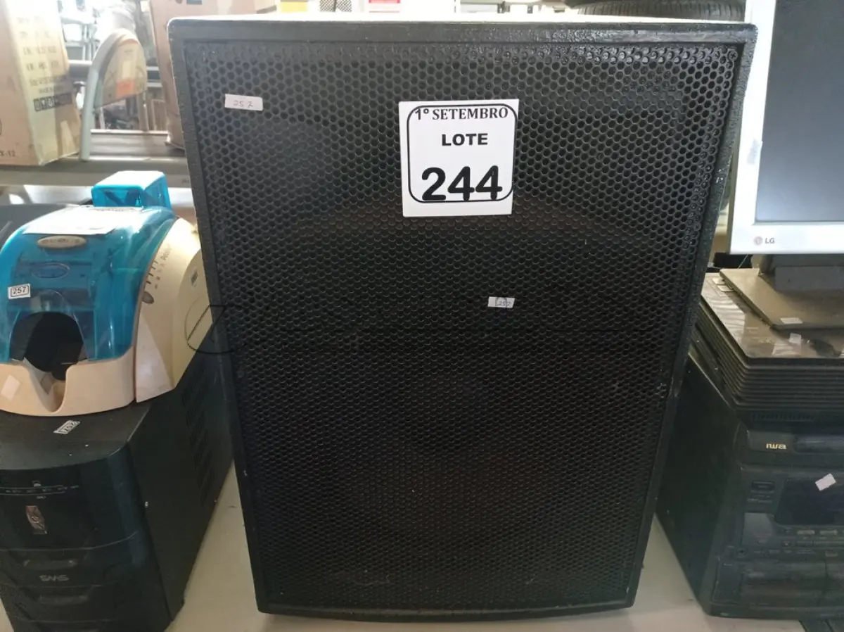 LOTE 244 - 01 CAIXA DE SOM PACÍFICA. (NO ESTADO) ATENÇÃO! FAZER A VISITAÇÃO ANTES DE ARREMATAR, NÃO SABEMOS SE FUNCIONA. LEILÃO NÃO TEM GARANTIA E NEM DEVOLUÇÃO, SUJEITO A POSSÍVEIS AVARIAS VISÍVEIS/OCULTAS E/OU AUSÊNCIA DE COMPONENTES.