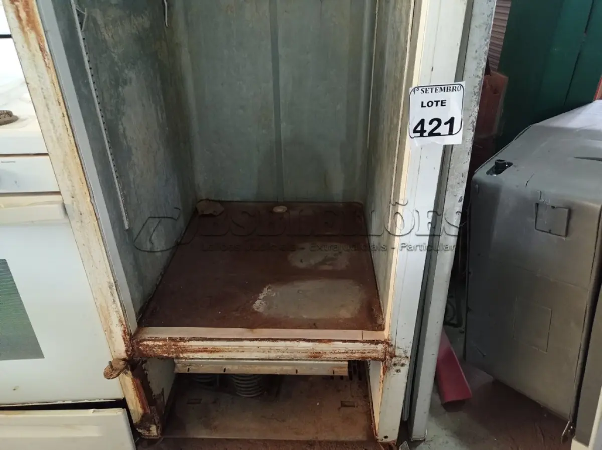 LOTE 421 - 01 FREEZER VERTICAL GELOPAR COM AVARIAS. (NO ESTADO) ATENÇÃO! FAZER A VISITAÇÃO ANTES DE ARREMATAR, NÃO SABEMOS SE FUNCIONA. LEILÃO NÃO TEM GARANTIA E NEM DEVOLUÇÃO, SUJEITO A POSSÍVEIS AVARIAS VISÍVEIS/OCULTAS E/OU AUSÊNCIA DE COMPONENTES.