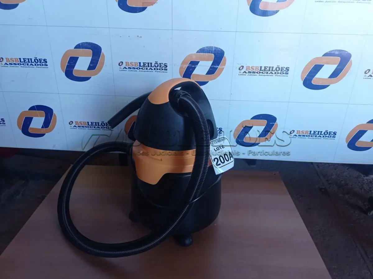 LOTE 200 - 01 ASPIRADOR DE PÓ MARCA ELECTROLUX. (NO ESTADO) ATENÇÃO! FAZER A VISITAÇÃO ANTES DE ARREMATAR, NÃO SABEMOS SE FUNCIONA. LEILÃO NÃO TEM GARANTIA E NEM DEVOLUÇÃO, SUJEITO A POSSÍVEIS AVARIAS VISÍVEIS/OCULTAS E/OU AUSÊNCIA DE COMPONENTES.