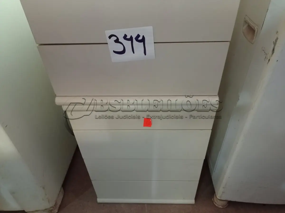 LOTE 344 - 02 GAVETEIROS COM 04 GAVETAS CADA. (NO ESTADO) ATENÇÃO! FAZER A VISITAÇÃO ANTES DE ARREMATAR, NÃO SABEMOS SE FUNCIONA. LEILÃO NÃO TEM GARANTIA E NEM DEVOLUÇÃO, SUJEITO A POSSÍVEIS AVARIAS VISÍVEIS/OCULTAS E/OU AUSÊNCIA DE COMPONENTES.