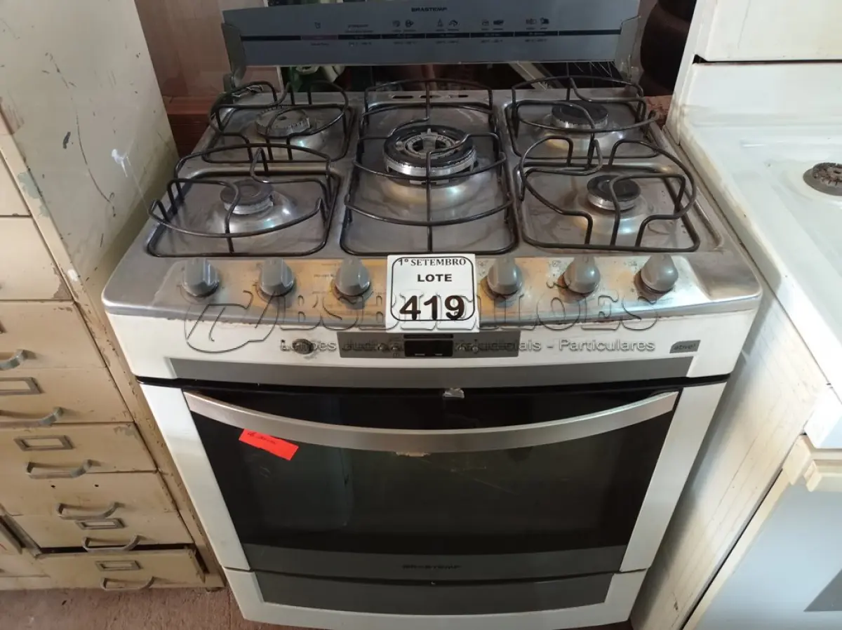 LOTE 419 - 02 FOGÕES SENDO 01 SMALTEC E OUTRO BRASTEMP. (NO ESTADO) ATENÇÃO! FAZER A VISITAÇÃO ANTES DE ARREMATAR, NÃO SABEMOS SE FUNCIONA. LEILÃO NÃO TEM GARANTIA E NEM DEVOLUÇÃO, SUJEITO A POSSÍVEIS AVARIAS VISÍVEIS/OCULTAS E/OU AUSÊNCIA DE COMPONENTES.
