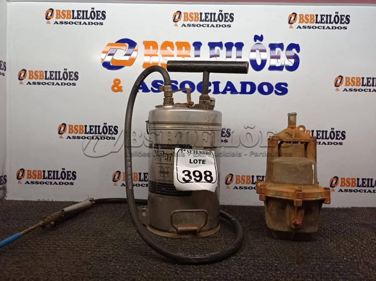 LOTE 398 - 01 BOMBA PARA CISTERNA E 01 BOMBA DE PULVERIZAÇÃO. (NO ESTADO) ATENÇÃO! FAZER A VISITAÇÃO ANTES DE ARREMATAR, NÃO SABEMOS SE FUNCIONA. LEILÃO NÃO TEM GARANTIA E NEM DEVOLUÇÃO, SUJEITO A POSSÍVEIS AVARIAS VISÍVEIS/OCULTAS E/OU AUSÊNCIA DE COMPONENTES.
