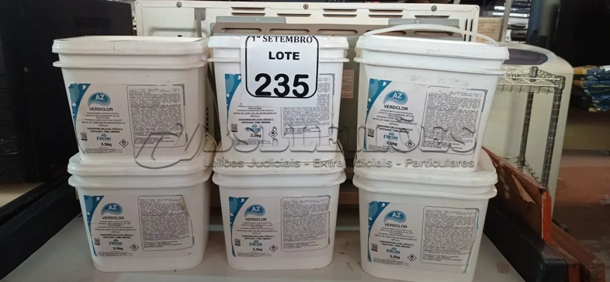 LOTE 235 - 06 BALDES DE DESINFETANTE HORTIFRUTÍCOLA VERDCLOR COM 3,5KG CADA. (NO ESTADO) ATENÇÃO! FAZER A VISITAÇÃO ANTES DE ARREMATAR, NÃO SABEMOS SE FUNCIONA. LEILÃO NÃO TEM GARANTIA E NEM DEVOLUÇÃO, SUJEITO A POSSÍVEIS AVARIAS VISÍVEIS/OCULTAS E/OU AUSÊNCIA DE COMPONENTES.