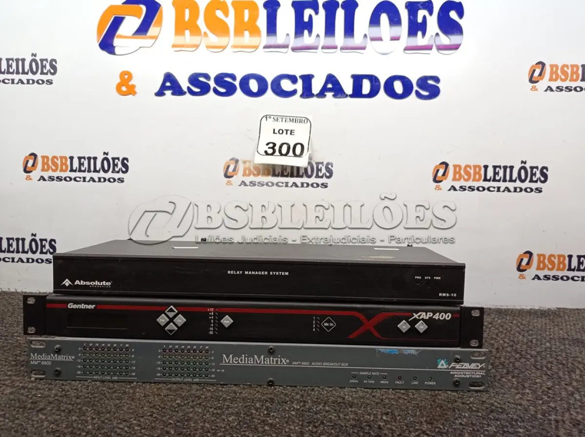 LOTE 300 - 01 AMPLIFICADOR, 01 MIXER DE SOM E 01 DISTRIBUIDOR DE SINAL. (NO ESTADO) ATENÇÃO! FAZER A VISITAÇÃO ANTES DE ARREMATAR, NÃO SABEMOS SE FUNCIONA. LEILÃO NÃO TEM GARANTIA E NEM DEVOLUÇÃO, SUJEITO A POSSÍVEIS AVARIAS VISÍVEIS/OCULTAS E/OU AUSÊNCIA DE COMPONENTES.