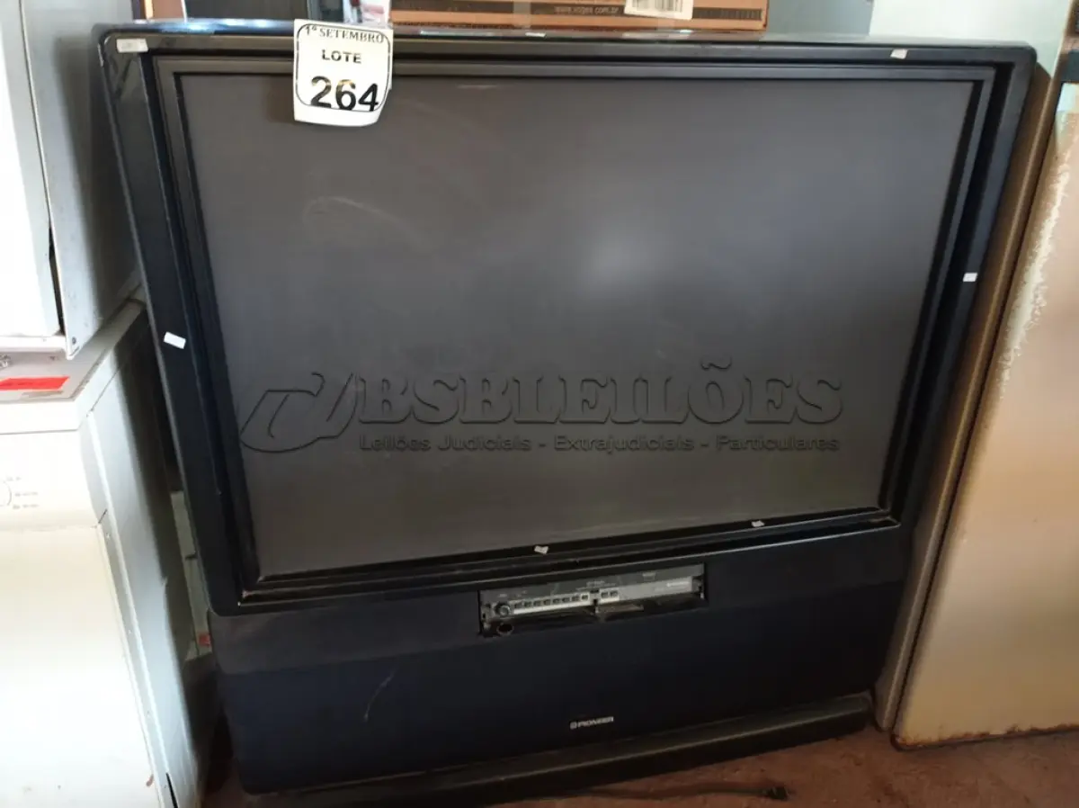 LOTE 264 - 01 TV ANTIGA PIONNER. (NO ESTADO) ATENÇÃO! FAZER A VISITAÇÃO ANTES DE ARREMATAR, NÃO SABEMOS SE FUNCIONA. LEILÃO NÃO TEM GARANTIA E NEM DEVOLUÇÃO, SUJEITO A POSSÍVEIS AVARIAS VISÍVEIS/OCULTAS E/OU AUSÊNCIA DE COMPONENTES.