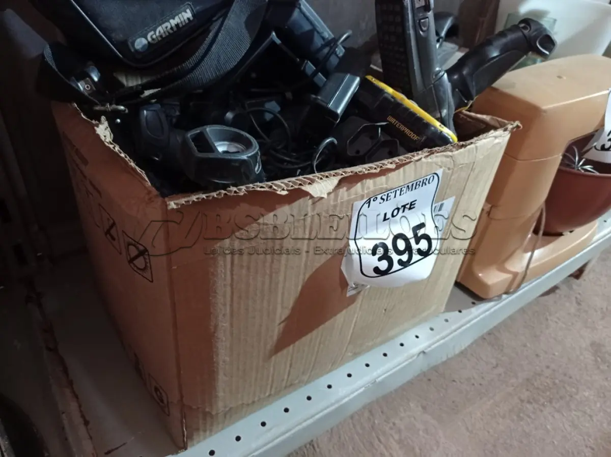 LOTE 395 -  01 LOTE COM DIVERSOS GPS ANTIGOS PARA A RETIRADA DE PEÇAS. (NO ESTADO) ATENÇÃO! FAZER A VISITAÇÃO ANTES DE ARREMATAR, NÃO SABEMOS SE FUNCIONA. LEILÃO NÃO TEM GARANTIA E NEM DEVOLUÇÃO, SUJEITO A POSSÍVEIS AVARIAS VISÍVEIS/OCULTAS E/OU AUSÊNCIA DE COMPONENTES.